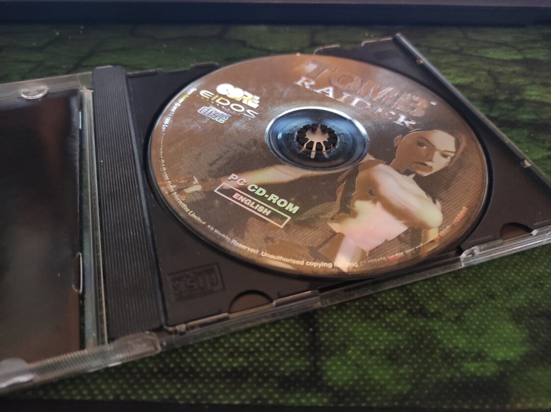 Tomb Raider 1 CD case opened original PC