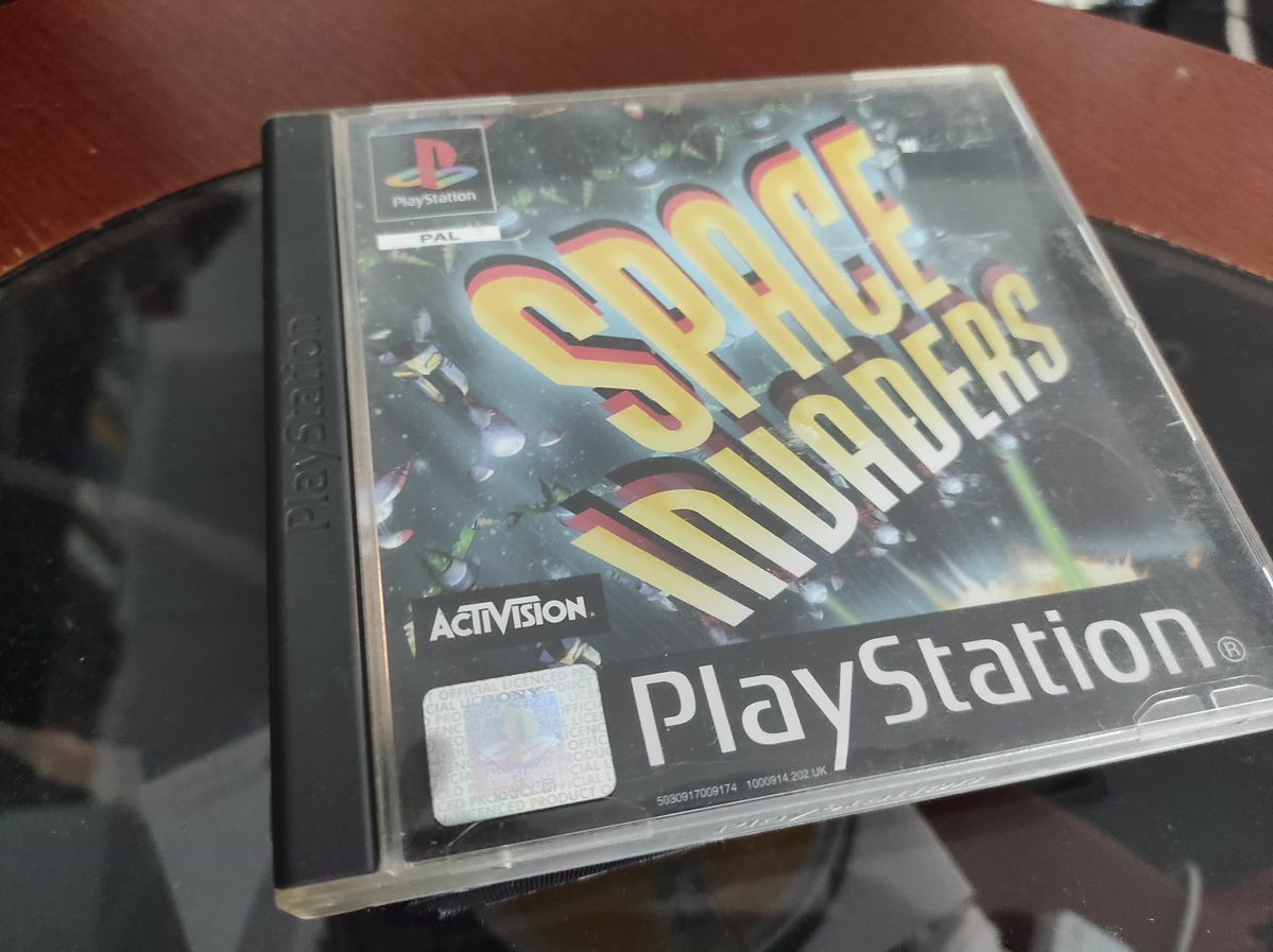 PS1 Space Invaders cover and case