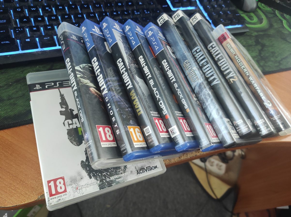 pile of call of duty games